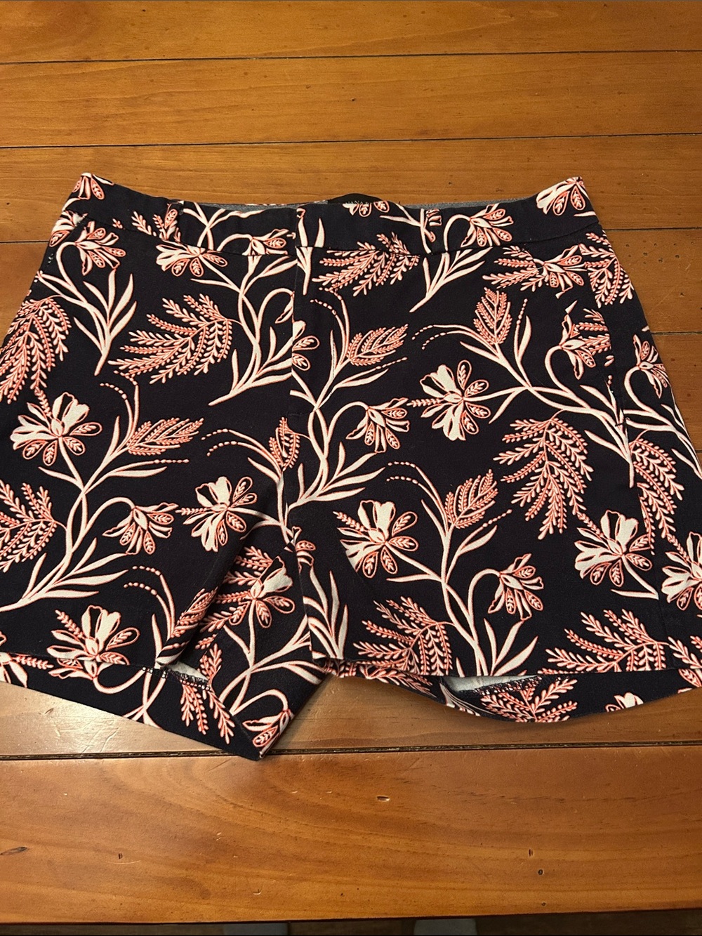 Banana Republic Floral Print Tailored Shorts Size 4 Navy Pink
